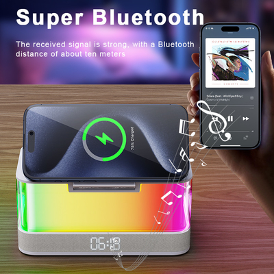 Qi-fähiges drahtloses Ladegerät und Bluetooth-Lautsprecher mit bunten Lichtern