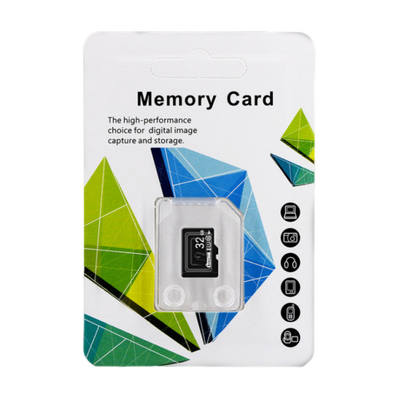 Eine schwarze Speicherkarte mit vollem Speicher und 64 GB Kapazität