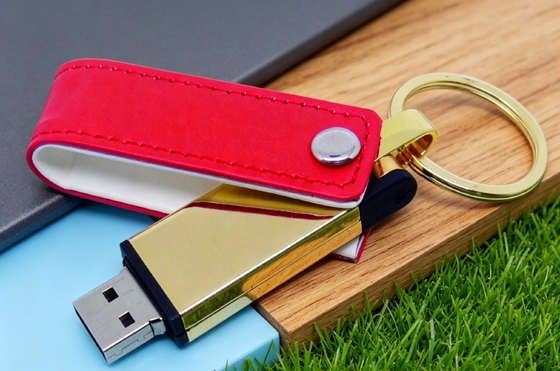 Mac OS kompatibler Leder-USB-Flash-Laufwerk Schwarz Lagerfarbe Custom OEM Stilvolles Dauerhaftes Design Perfekt für Geschenke