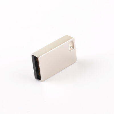 Hochwertiger MINI-USB-Stick aus Metall mit mattierter Oberfläche und 120-Grad-Weitwinkelobjektiv für Datenschutz