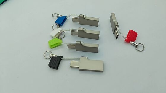 Typ-C-USB-Flash-Laufwerk mit USB A mit kleiner Kettenmetallabdeckung, kann Logos mit hoher Geschwindigkeit 3.2 USB und 3.1 USB lasern und drucken