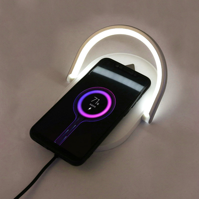 Uhr 3 IPhone Airpods Apple in einem drahtlosen Ladegerät 15W mit LED-Licht