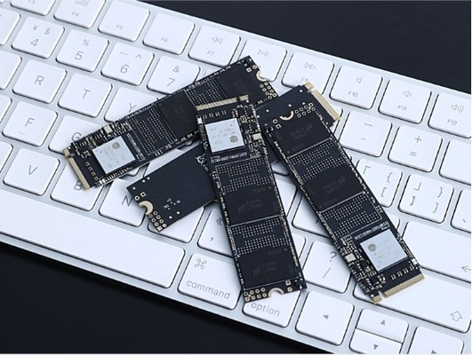 Erschwingliche interne Festplatten mit 256 GB SSD mit SATA III-Schnittstelle und bis zu 10 Gbps Datenübertragungsrate