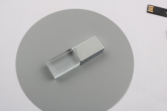 Gravieren Sie grelle Antriebe 15MB/S Logo Crystals USB Stock-64GB 128GB